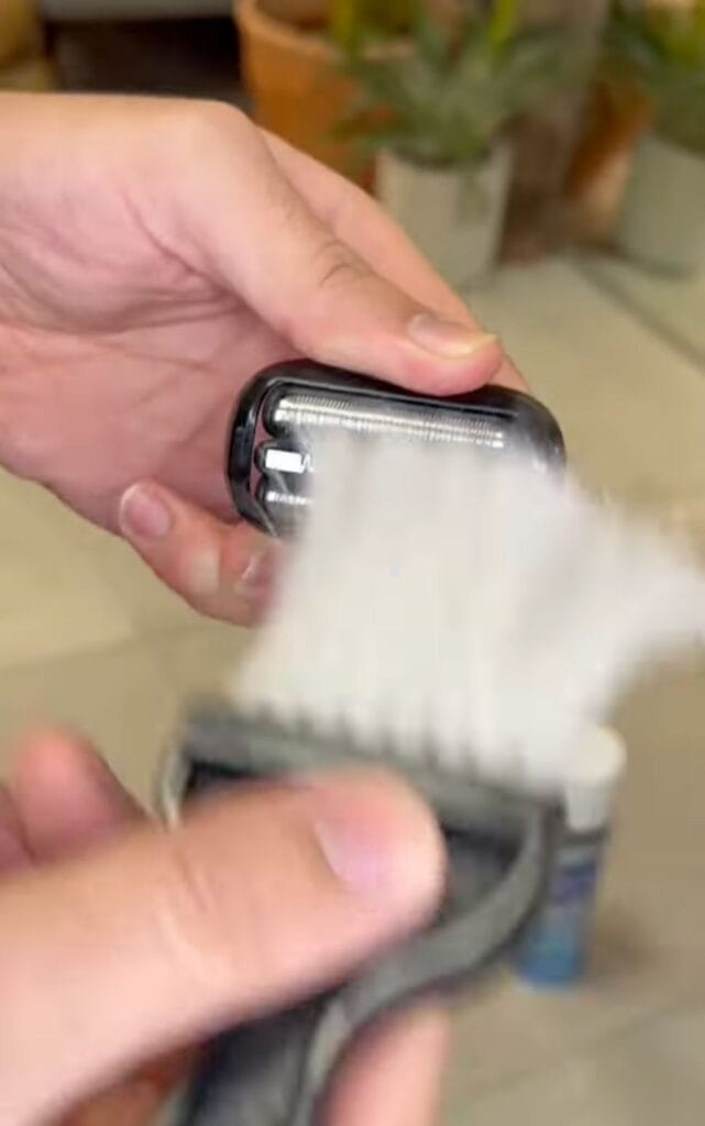 brushing-electric shaver header for cleaning
